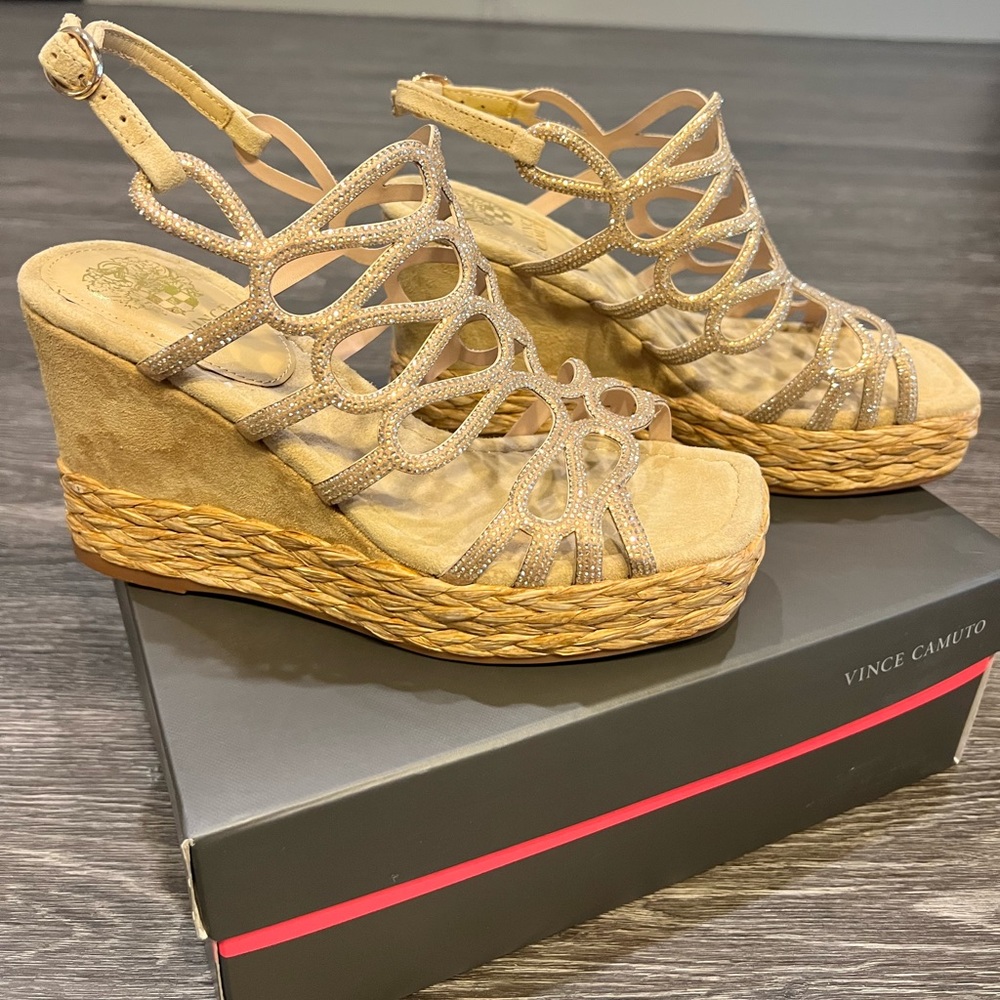 VINCE CAMUTO ALIZE PLATFORM WEDGE SANDAL